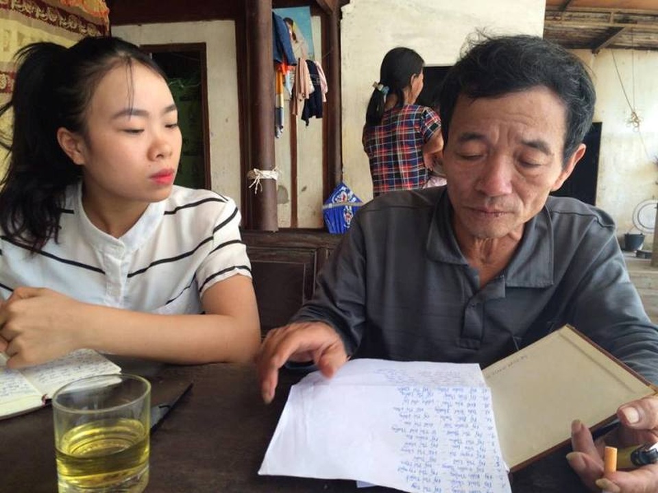 Vụ xóm trưởng nhận nhiều quà cứu trợ: "4 suất cho 2 vợ chồng và 2 con tôi" - 2
Ông Trai cho biết trong quá trình lập danh sách, có nhiều người đến xin nên ông đã thương tình cho tên họ vào. Điều lạ là hầu hết các đối tượng nhận quà là các cặp vợ chồng.