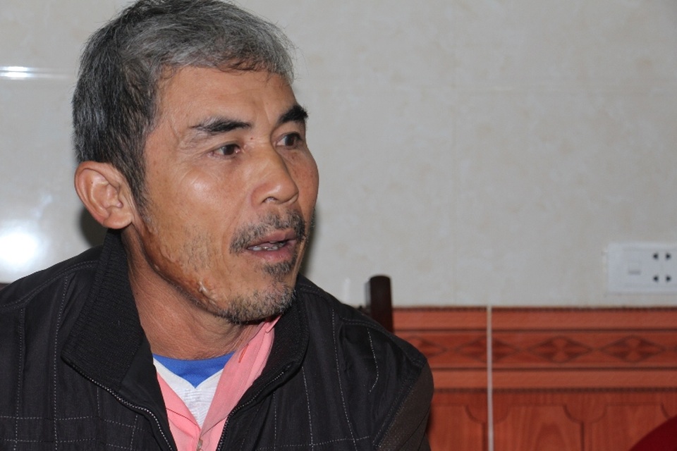 Ông Ánh trăn trở về khoản kinh phí để đổ bê tông con đường trong thời gian tới