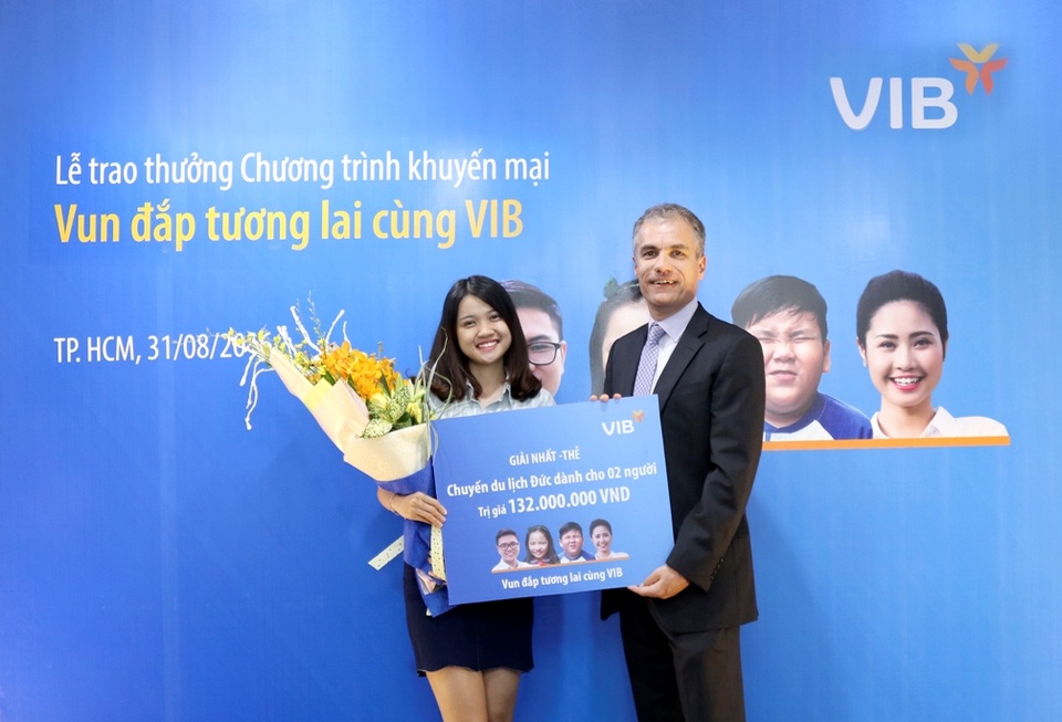 Bất ngờ nhận học bổng 1 tỷ đồng khi vay ngân hàng - 2 Chị Phạm Thanh Thủy nhận giải thưởng chuyến du lịch đến Đức dành cho 2 người
