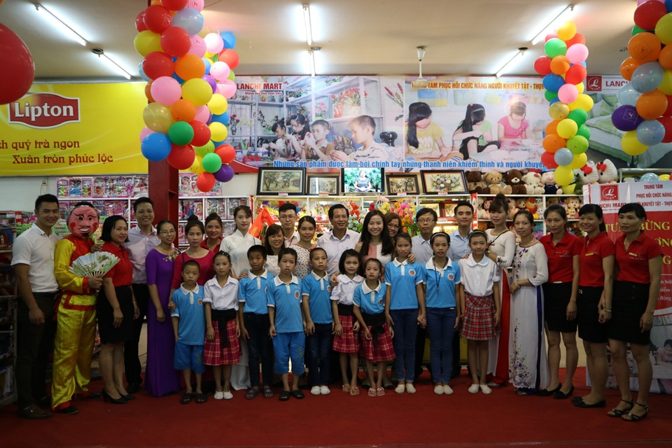 Tỏa sáng thương hiệu bằng hoạt động đồng hành cùng cộng đồng - 3 Tỏa sáng thương hiệu bằng hoạt động đồng hành cùng cộng đồng - 3