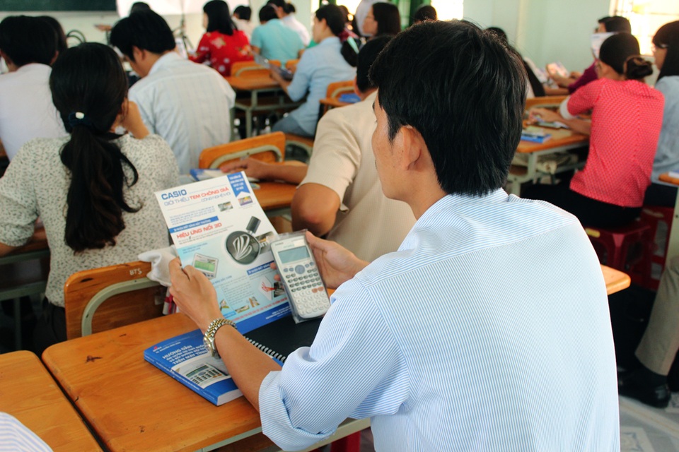 Làm sao để đẩy lui nạn máy tính cầm tay giả? - 4
Giáo viên tham gia tập huấn sử dụng và phân biệt máy tính Casio thật – giả