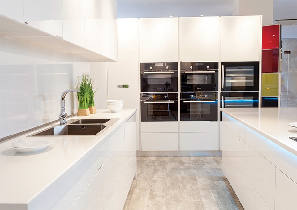 Thị trường thiết bị bếp: Tưng bừng khuyến mãi cuối năm - 2 Không gian bếp thực tế được trưng bày tại showroom thiết bị bếp Malloca