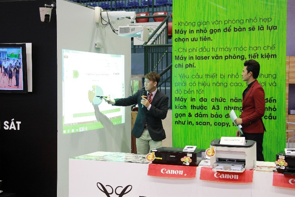 Thuyết trình tương tác trực tiếp với máy chiếu