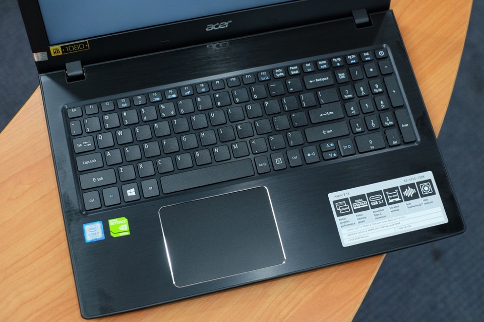 Acer Aspire E5-575G-73DR: Laptop dùng chip mới nhất của Intel giá 16 triệu đồng. - 1 Acer Aspire E5-575G-73DR được trang bị chip Kaby Lake mới nhất của Intel