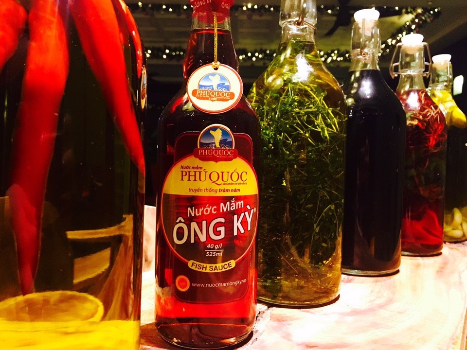 Khi các chuyên gia lên tiếng: Bạn đã biết nhiều về nước mắm? - 3 Loại nước mắm “thượng hạng” chính là nước mắm cốt, được đảm bảo về nguồn gốc với hàm lượng đạm tự nhiên cao và bổ dưỡng cho cơ thể, chiết xuất hoàn toàn từ cá thật.