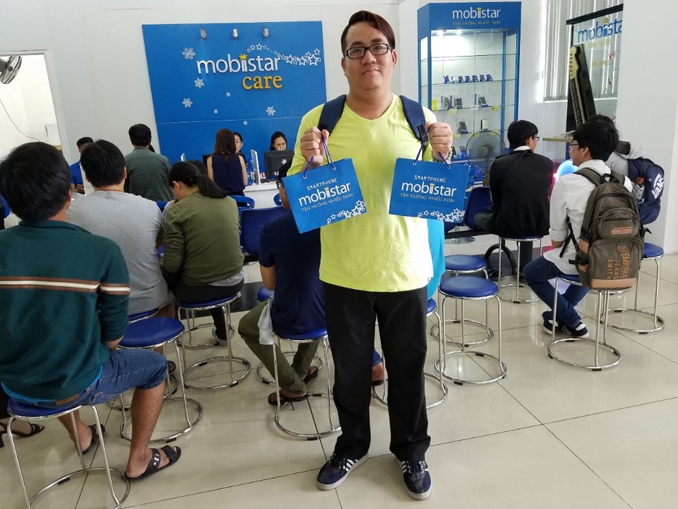 Không khí háo hức ngày đầu tiên mở bán Mobiistar Zumbo J2 - 12 Anh Tín – một trong những fan cứng của Mobiistar