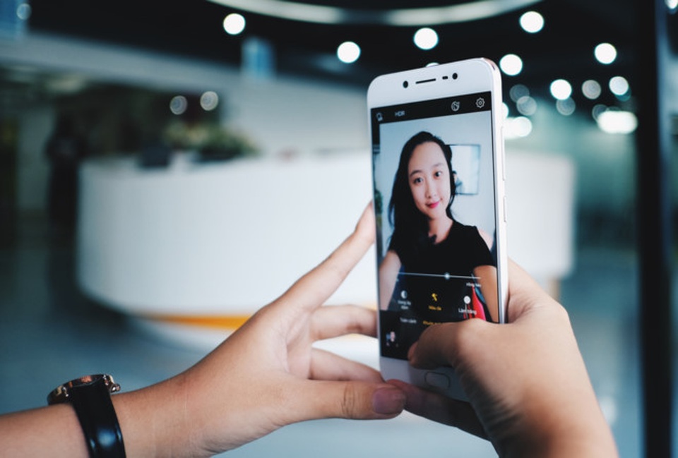 Nhiều thương hiệu quốc tế ngày càng đầu tư vào những chiếc smartphone selfie của mình từ tên gọi đến chất lượng.