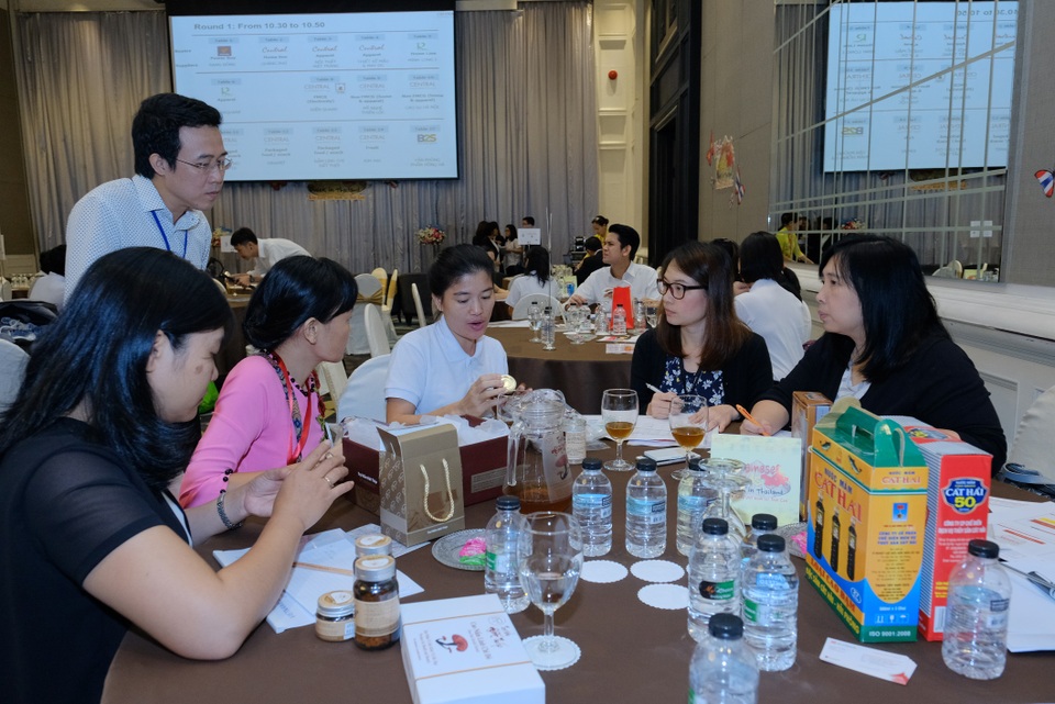 Mở rộng cánh cửa thâm nhập thị trường Thái Lan cho doanh nghiệp Việt - 2 Doanh nghiệp Việt Nam tham gia kết nối cung cầu tìm kiếm cơ hội giới thiệu hàng Việt Nam đến người tiêu dùng Thái Lan