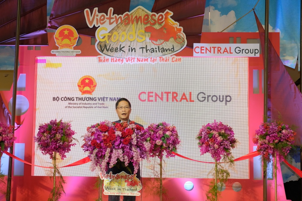 Mở rộng cánh cửa thâm nhập thị trường Thái Lan cho doanh nghiệp Việt - 3
Bộ trưởng Trần Tuấn Anh khẳng định Tuần Hàng Việt Nam tại Thái Lan sẽ giúp góp phần tăng trưởng thương mại hai chiều, kết nối cung cầu giữa hai thị trường