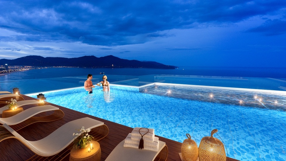 5 yếu tố cần lưu ý khi đầu tư Condotel - 2 Bể bơi đáy kính đua ra không trung duy nhất tại Việt Nam của dự án TMS Hotel Đà Nẵng Beach