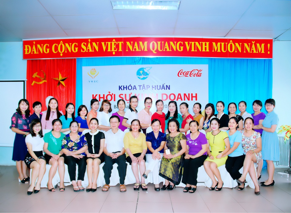 Đối thoại về trao quyền kinh tế cho phụ nữ tại APEC - 2 Các khóa đào tạo theo chương trình 5by20 của Coca Cola tại Việt Nam.