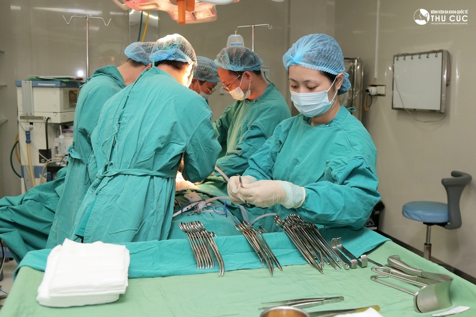 Phẫu thuật - Cách đơn giản để xử lý sỏi túi mật triệt để và nhanh chóng - 2 Tại Bệnh viện Thu Cúc bệnh nhân sẽ được phẫu thuật trong phòng vô khuẩn 1 chiều với trang thiết bị y tế hiện đại nhất