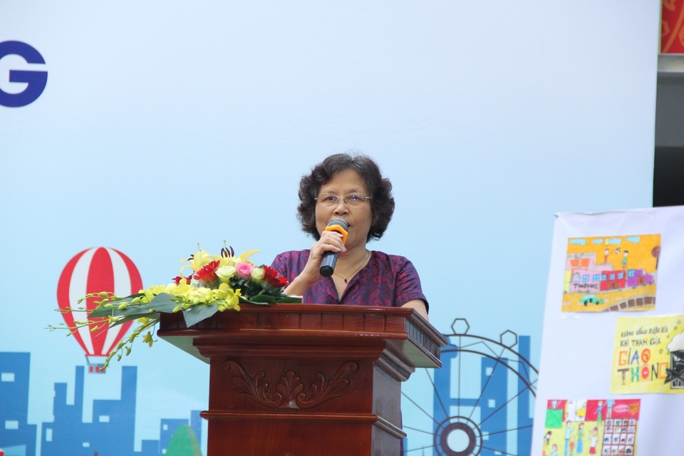 Ngày hội an toàn giao thông trong trường học - An toàn cho tôi, cho bạn và cho tất cả chúng ta - 2 Nhà Giáo Ưu Tú Nguyễn Thị Hiền, Chủ tịch HĐQT Trường tiểu học Đoàn Thị Điểm Hà Nội phát biểu tại ngày hội.