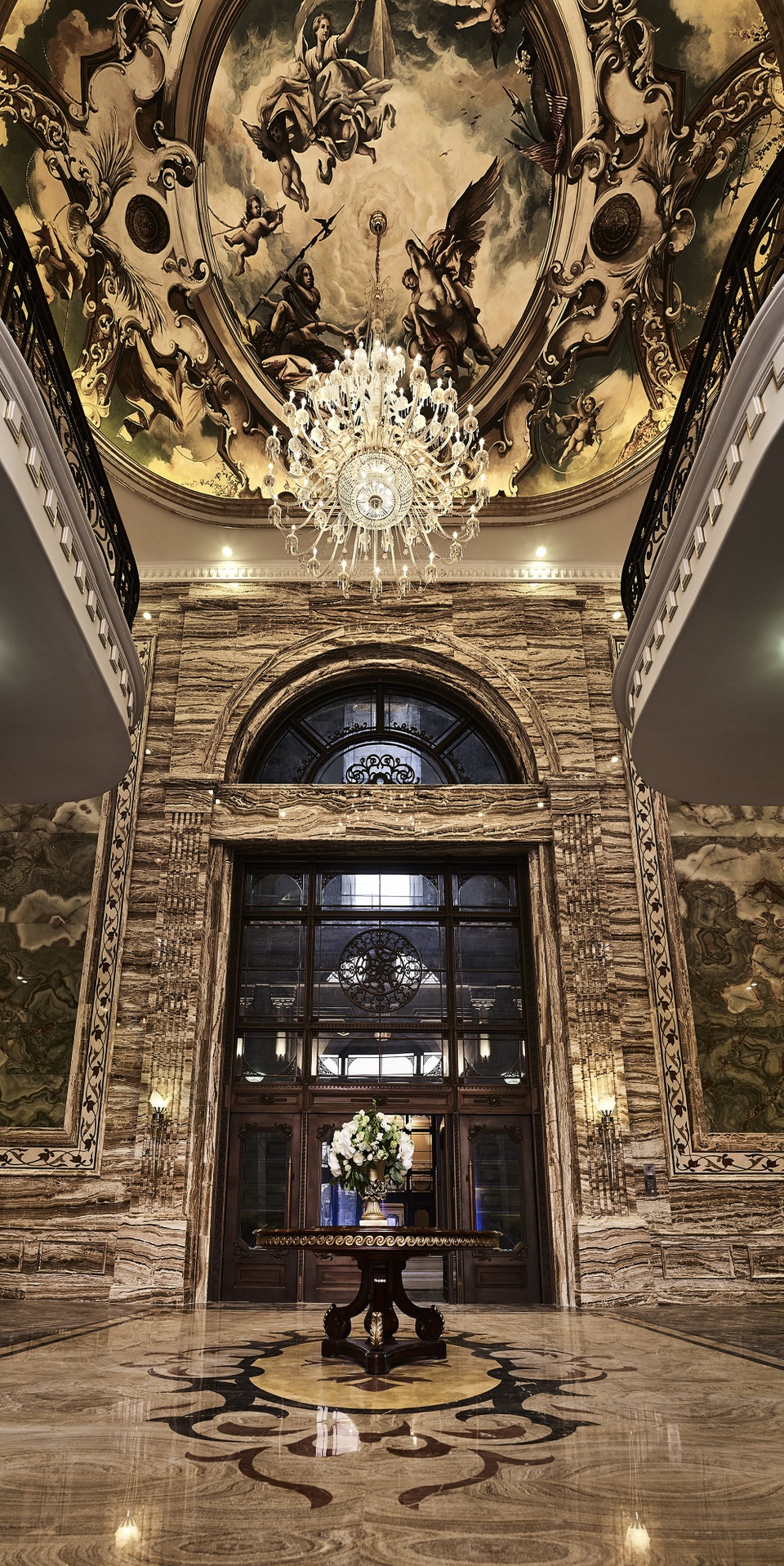 D’. Palais Louis – Quý như thời gian - 1 D’. Palais Louis – nơi hội tụ những tinh hoa của nghệ thuật kiến trúc, là nơi tôn vinh giá trị của những chủ nhân danh giá, xứng tầm.