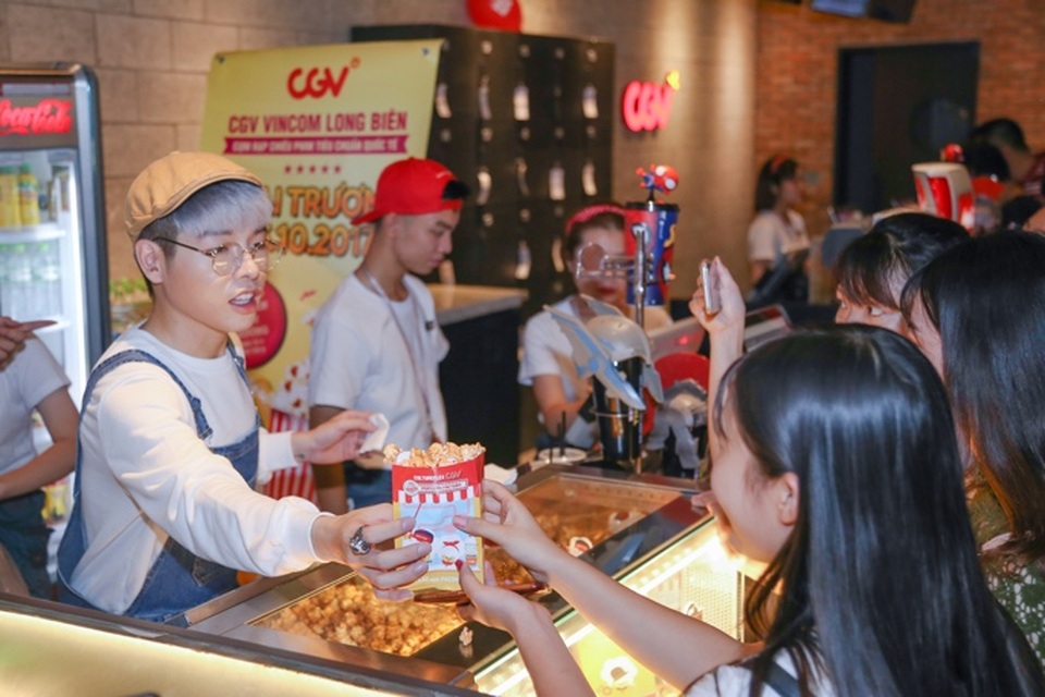 Đức Phúc trổ tài làm bắp rang bơ tặng người hâm mộ - 2