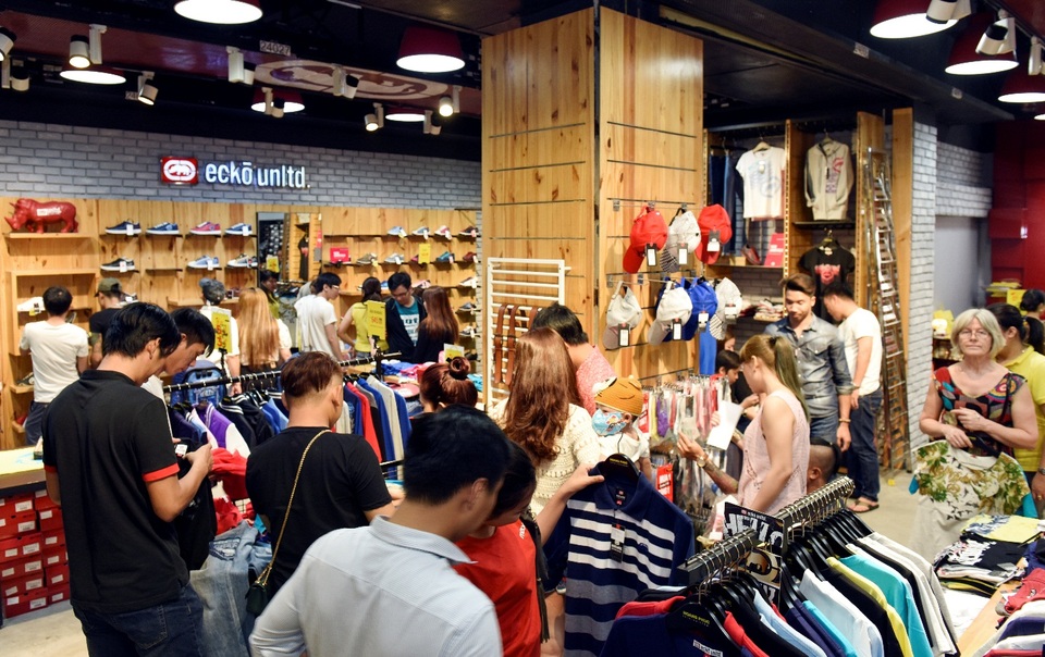 Black Friday của Hoàng Phúc rầm rộ với ưu đãi khủng nhất trong năm - 4 Cơn bão sale Black Friday thực sự là một “giấc mơ” của tín đồ thời trang khi có thể sắm được đồ hiệu sành điệu với giá thật hời...