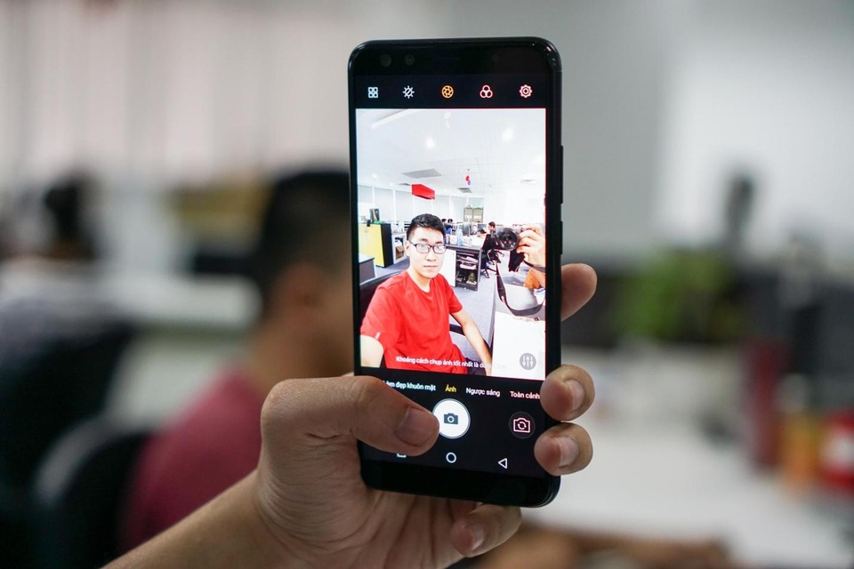 Khám phá smartphone duy nhất vừa selfie góc rộng vừa chụp hình xóa phông - 7 Khám phá smartphone duy nhất vừa selfie góc rộng vừa chụp hình xóa phông - 7