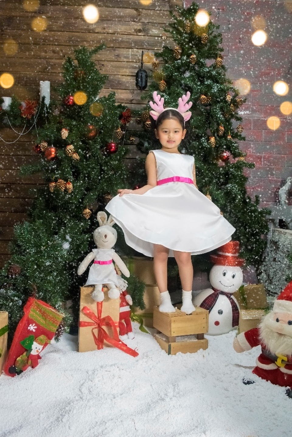 Cơ hội du lịch Mỹ & Hàn Quốc miễn phí mùa mua sắm Noel & Tết - 3 Đầm trắng xinh xắn cho bé gái giá chỉ 90.000 đồng