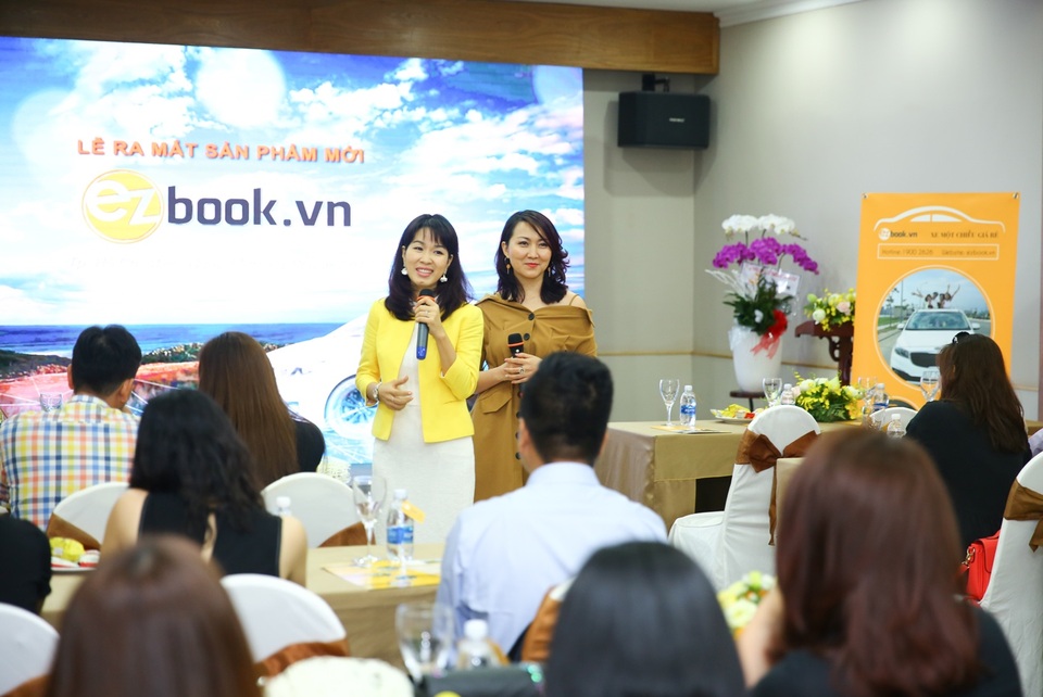 Nền tảng đặt xe giờ chót cho xe đoàn, xe đường dài - 1 Chị Lê Thị Thu Trang – CEO Ezbook.vn và đồng sáng lập chị Trần Thị Huyền Ngân (phải)