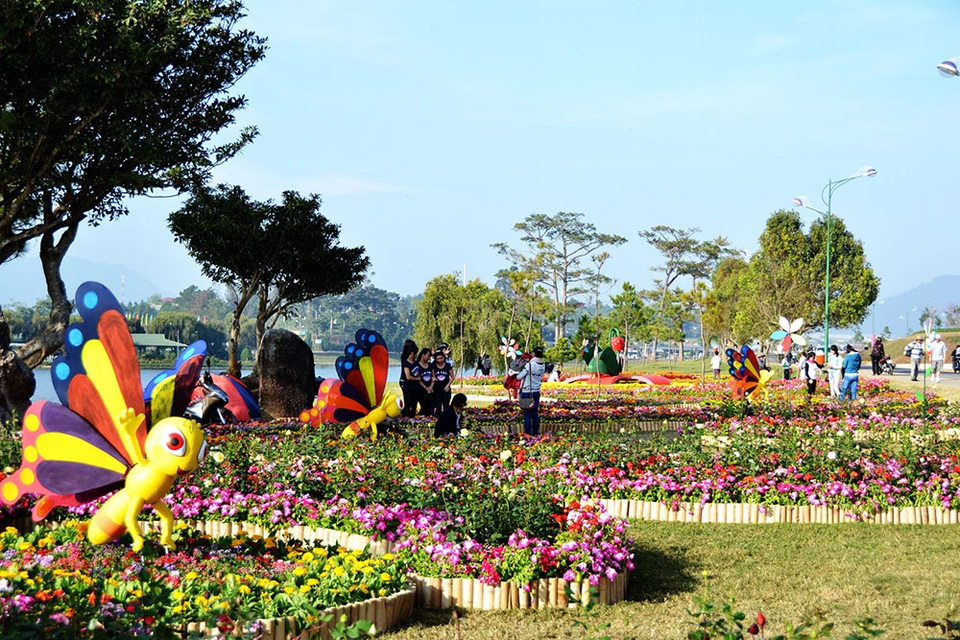Cơ hội thưởng thức Vang Đà Lạt miễn phí và đón Giáng sinh tại Festival Hoa Đà Lạt - 1 Lễ hội Hoa Đà Lạt diễn ra từ ngày 23/12/2017 – 27/12/2017.