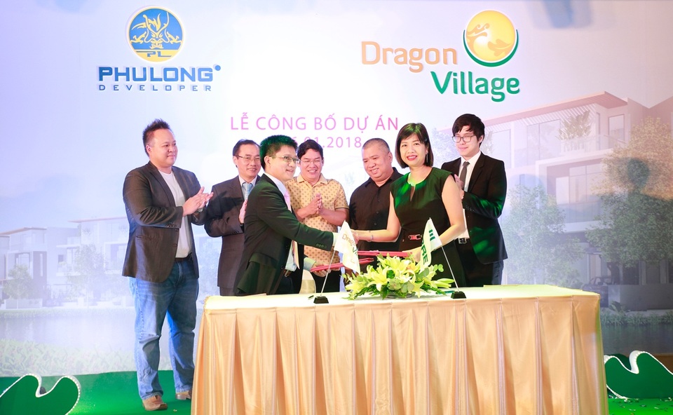 Khách hàng chen chân mua nhà dự án Dragon Village - 6 Khách hàng chen chân mua nhà dự án Dragon Village - 6
