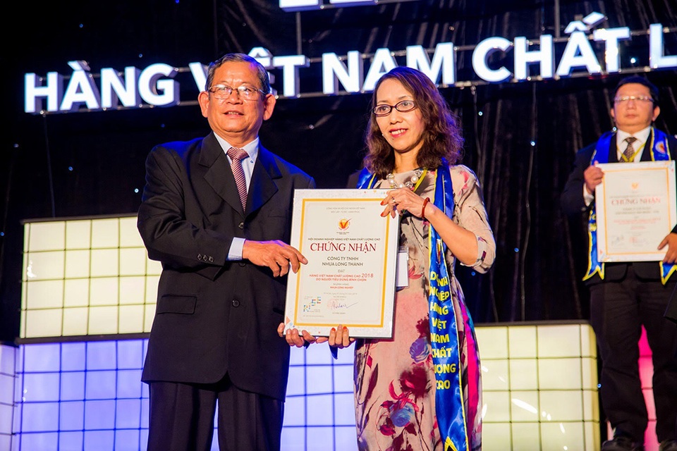 Công ty Nhựa Long Thành đạt danh hiệu Hàng Việt Nam chất lượng cao 2018 - 1 Công ty Nhựa Long Thành đạt danh hiệu Hàng Việt Nam chất lượng cao 2018 - 1