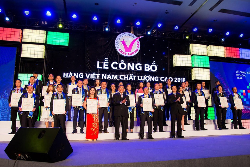 Công ty Nhựa Long Thành đạt danh hiệu Hàng Việt Nam chất lượng cao 2018 - 4 Công ty Nhựa Long Thành đạt danh hiệu Hàng Việt Nam chất lượng cao 2018 - 4