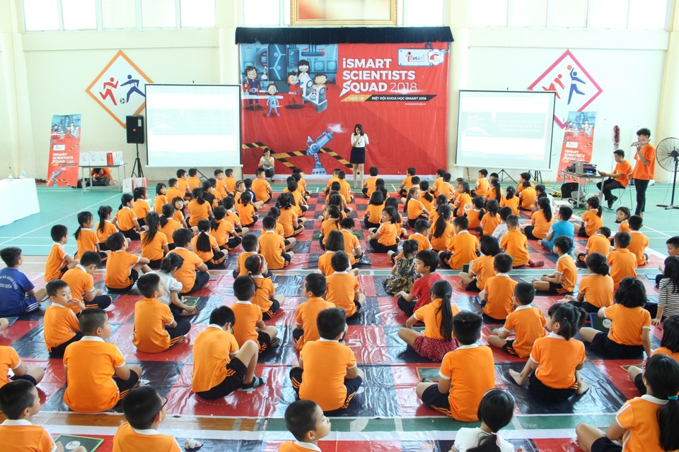 “Biệt đội Khoa học iSMART”: Vườn ươm những “chồi biếc” Anh - Toán - Khoa học - 1 Trường tiểu học Đô thị Việt Hưng, Hà Nội chào đón cuộc thi “Biệt đội Khoa học iSMART”