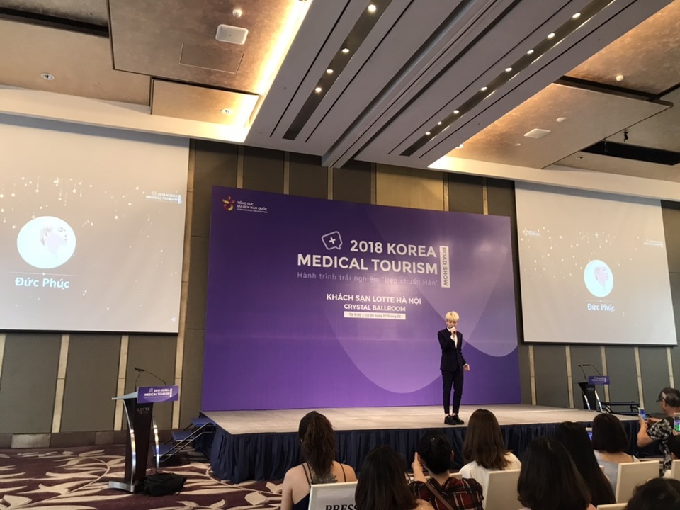 Chuyên gia Hàn Quốc tư vấn miễn phí phẫu thuật thẩm mỹ và chăm sóc sức khoẻ - 1 Ca sĩ Đức Phúc cũng đã có mặt và chia sẻ rất nhiều kinh nghiệm liên quan tới quá trình phẫu thuật thẩm mỹ của mình