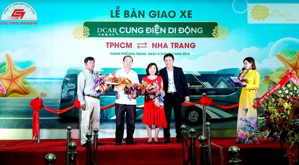 Cúc Tùng Limousine ra mắt dòng xe DCAR Cung điện di động “phong cách Hoàng gia” - 1 Cúc Tùng Limousine ra mắt dòng xe DCAR Cung điện di động “phong cách Hoàng gia” - 1
