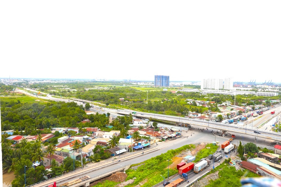 Phân khúc cao cấp khu Đông vẫn chiếm lĩnh thị trường - 1 Cầu vượt và hầm chui của nút giao Mỹ Thủy đã thông xe, mang đến nhiều chuyển biến tích cực cho tình hình giao thông khu vực này.
