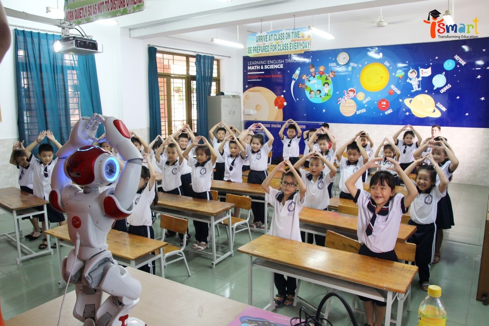 Lớp học “5 giác quan” - 2 Robot trí tuệ nhân tạo và “bước chân đầu tiên” trong giáo dục