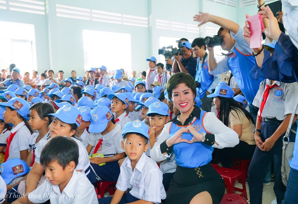Triết lý vì cộng đồng của doanh nhân Nguyễn Thị Thanh Tú - 1 “Tham gia các các công tác vì cộng đồng là niềm đam mê mãnh liệt của bà Nguyễn Thị Thanh Tú”