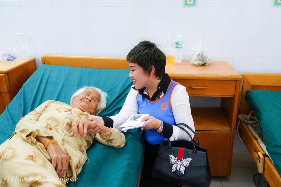 Triết lý vì cộng đồng của doanh nhân Nguyễn Thị Thanh Tú - 2 “Bà Nguyễn Thị Thanh Tú xem thiện nguyện là một phần trách nhiệm của các doanh nhân thành đạt”