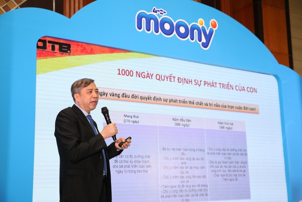 Với nhiều năm kinh nghiệm lĩnh vực sản nhi, Bác sĩ Quyết khẳng định vai trò của 1000 ngày đầu đời của trẻ chính là thời gian vàng, đặt nền móng cho sự phát triển của trẻ.