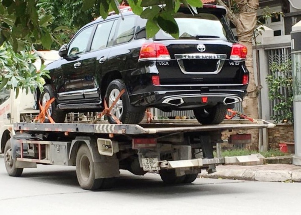 
Xe Toyota được Công ty Hoa Lư tặng cho tỉnh Ninh Bình nhưng đã bị tỉnh trả lại (ảnh minh họa)
