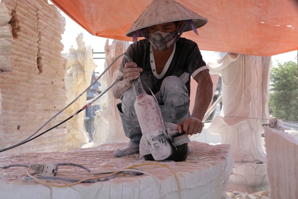 Bàn tay tài hoa của người Ninh Vân hiện có mặt trên khắp cả nước và nước ngoài. Điển hình như: Tượng đài Bác Hồ ở Nghệ An, tượng Mẹ Suốt ở Quảng Bình, lăng Khải Định ở Huế, hay nổi tiếng với 500 bức tượng La Hán chùa Bái Đính ở Ninh Bình...