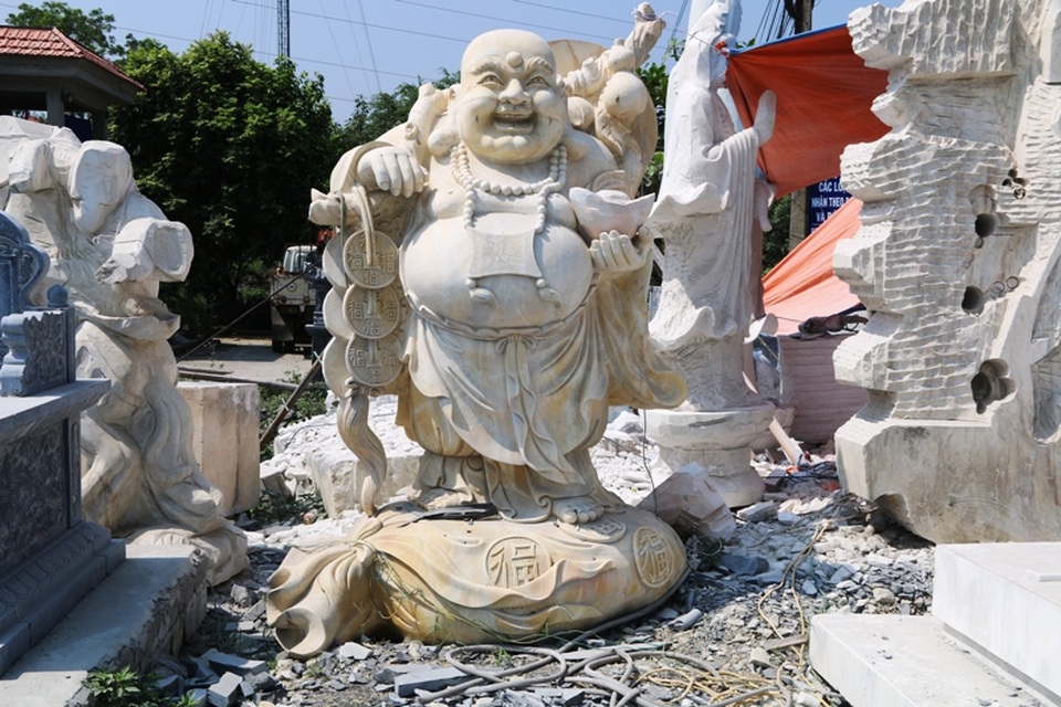 Một tác phẩm do người thợ ở làng đá Ninh Vân làm ra.