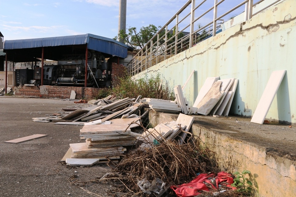 Sân bóng đá trăm tỷ bậc nhất Việt Nam bị bỏ hoang - 9