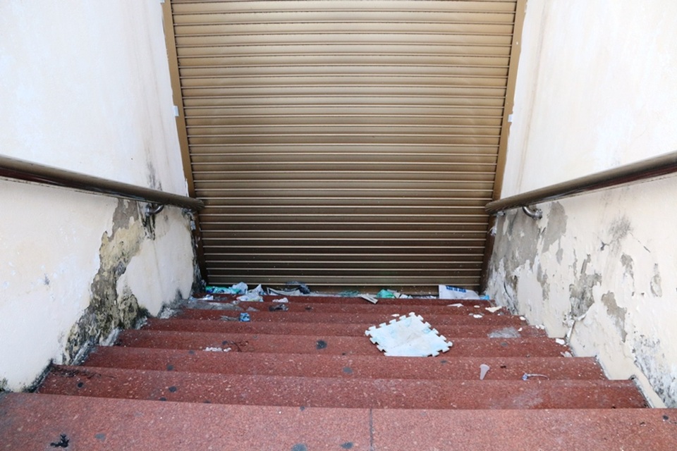 Cảnh “hoang tàn” trong sân bóng đá trăm tỷ ở Ninh Bình - 16