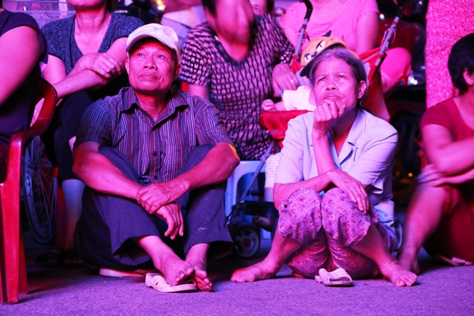 Người ngồi đất....