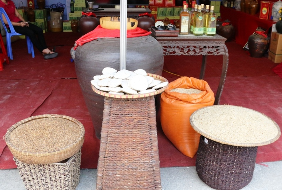 
Rượu Kim Sơn là thức uống ngon và độc đáo. Rượu được nấu từ gạo nếp và men thuốc bắc truyền thống
