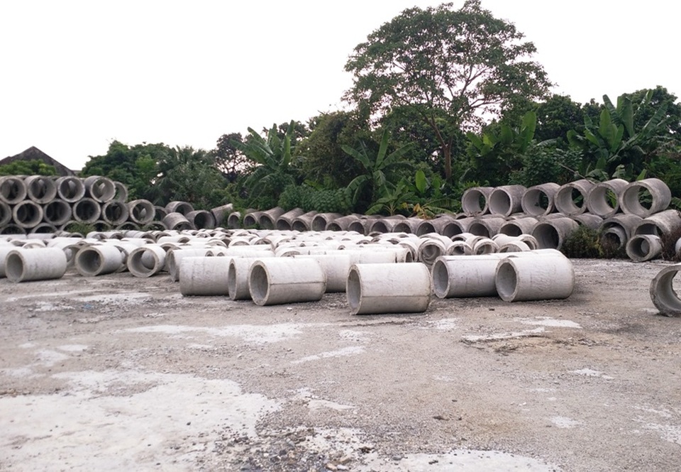 Dự án trung tâm TDTT bỏ hoang chục năm, biến thành nơi chứa… ống cống - 18 Kế hoạch là thế, nhưng chưa đến bao giờ khu Trung tâm TDTT này của tỉnh Ninh Bình mới hoàn thiện và đưa và sử dụng. Công trình hàng chục tỷ đồng này đã bỏ hoang nhiều năm qua khiến người dân sống gần khu vực gặp không ít những hệ lụy có liên quan.
