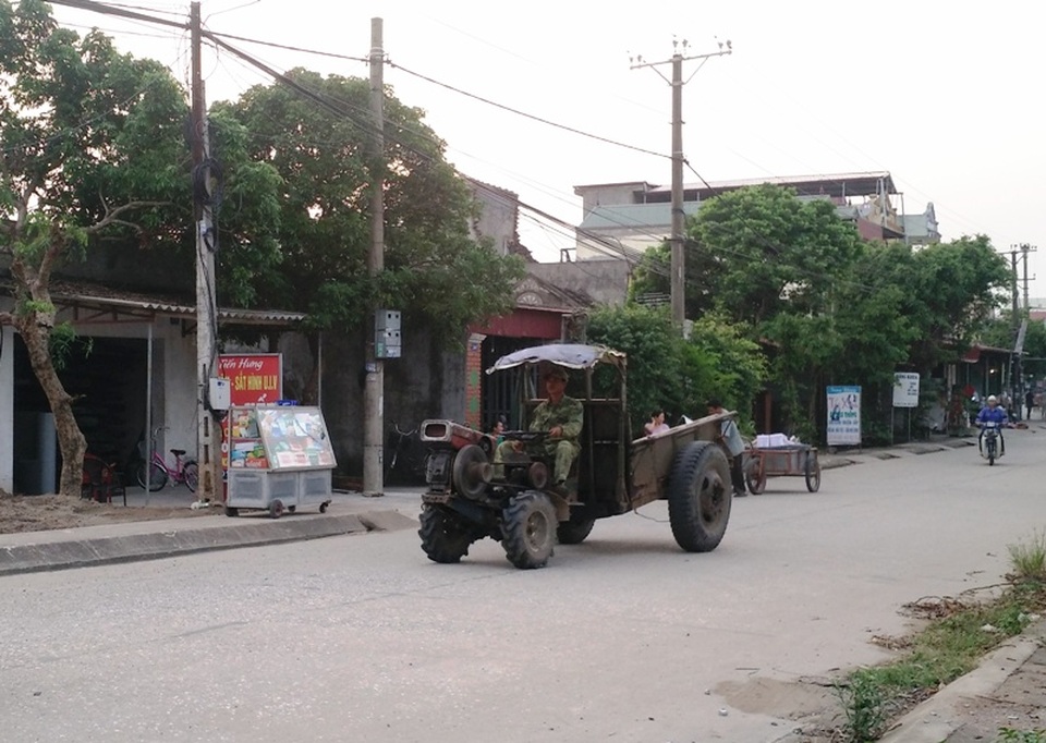 Xe công nông không biển số chạy trên đường luôn là nỗi khiếp sợ của nhiều người tham gia giao thông.