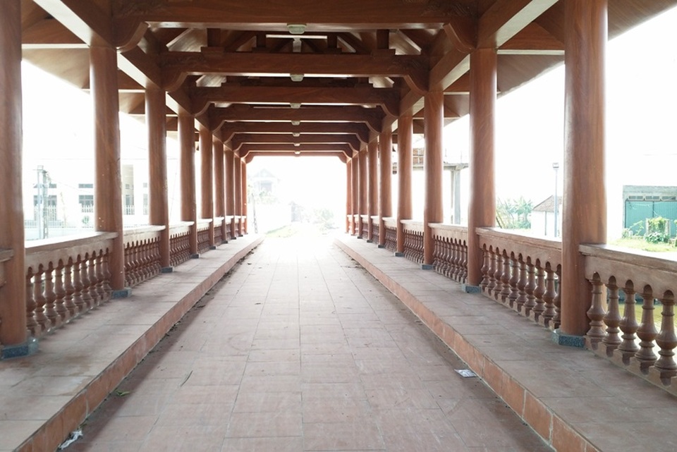 Cầu có tổng kinh phí xây dựng trên 15 tỷ đồng. Ngoài góp phần vào việc phát triển cơ sở hạ tầng, giao thông đi lại thuận tiện, phát triển kinh tế, xã hội, cầu Lưu Quang còn góp phần bảo tồn giá trị truyền thống đặc thù của quê hương Kim Sơn.