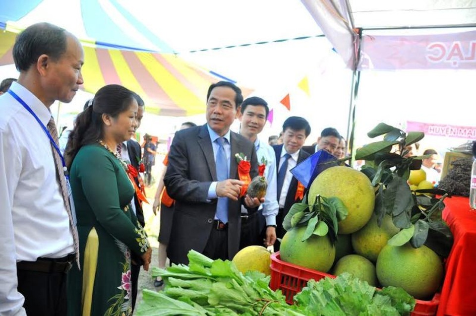 Đến Hòa Bình tham gia phiên chợ vùng cao - 2 Phiên chợ vùng cao năm nay diễn ra đúng vào dịp tỉnh Hòa Bình kỷ niệm 130 năm thành lập và 25 tái lập tỉnh.