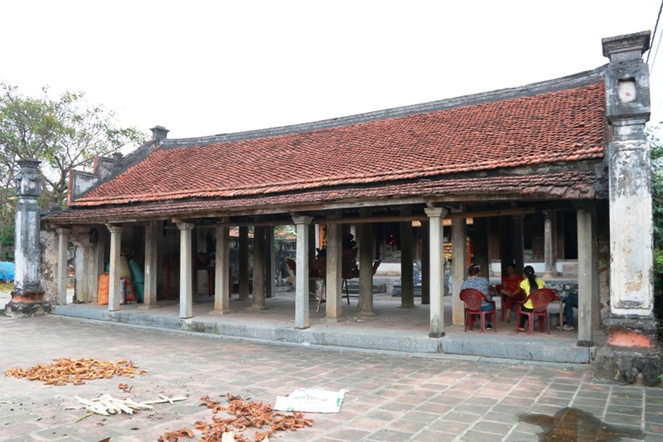 Đình nằm ngay giữa làng, cách đền vua Đinh - vua Lê khoảng 500m nên thường có rất nhiều khách du lịch đến tham quan. Khách đến đây đông nhất vào dịp lễ hội Trường Yên hàng năm. Ngày thường, người dân trong làng cũng thường xuyên đến đình ngồi chơi, nơi đây là một điểm hẹn, giao lưu văn hóa đặc biệt của người dân trong làng.