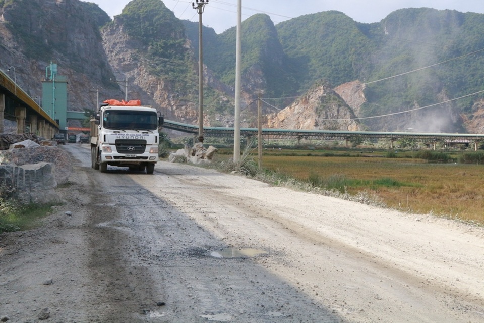 Cựu binh vay lãi ngân hàng làm đường cho dân - 4