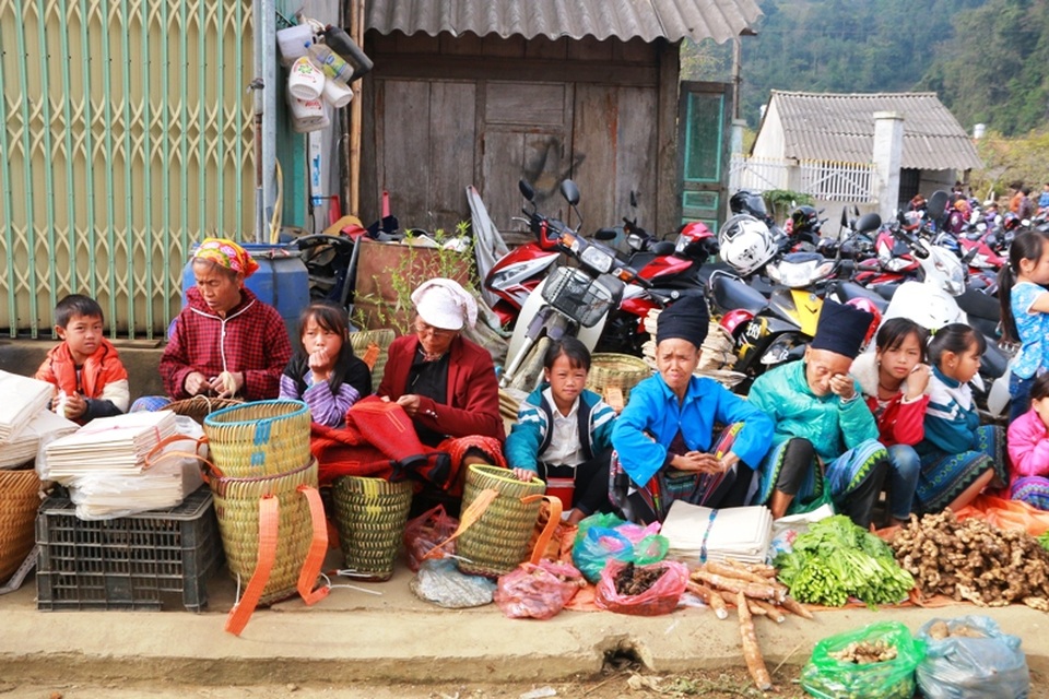Nhộn nhịp phiên chợ Tết của người Mông - 23