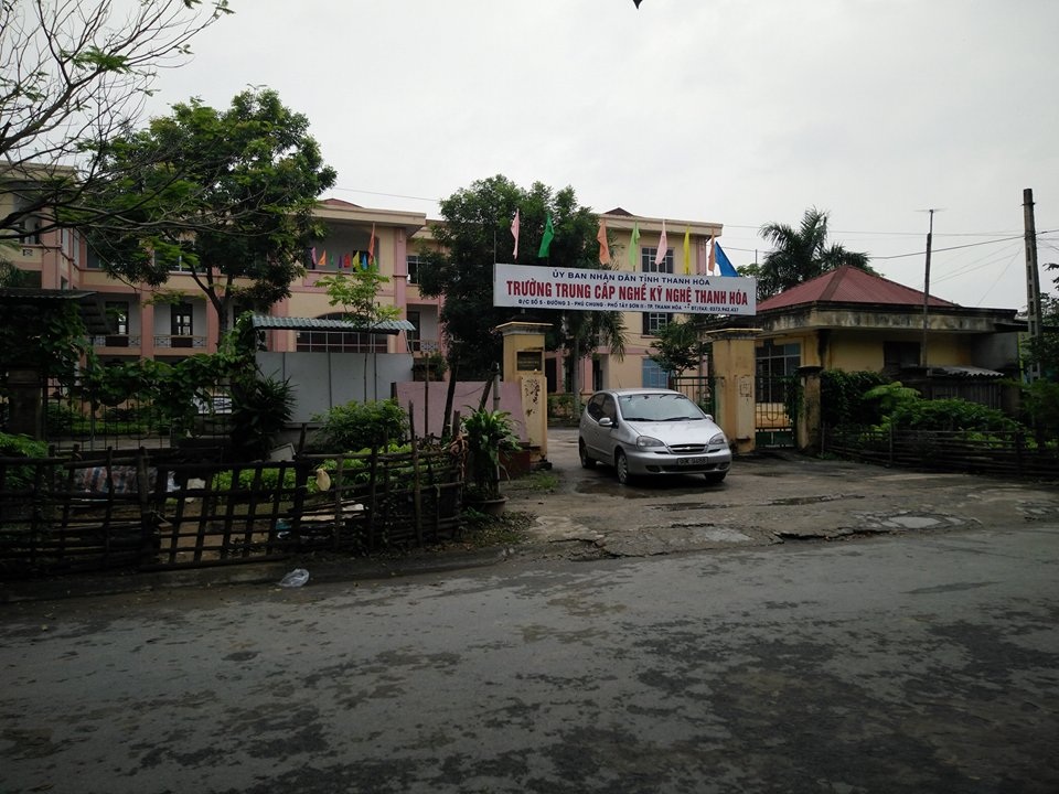 Vô tư tuyển 3 cán bộ khi lệnh dừng tuyển “đang trên đường đến” - 1
Trường Trung cấp nghề kỹ nghệ Thanh Hóa- nơi vô tư tuyển dụng 3 cán bộ khi đã có lệnh tạm dừng tuyển dụng của tỉnh